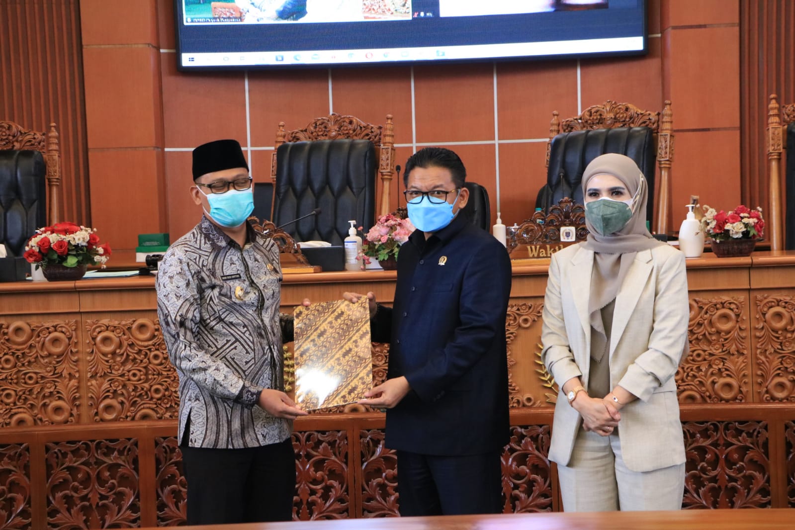 Rapat Paripurna Pembahasan Raperda Tentang Persetujuan Bangunan Gedung ...